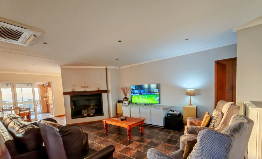 4 Bedroom Property for Sale in De Kelders Western Cape